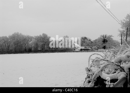 -Schnee in Tadley, Hampshire. Vereinigtes Königreich. Fotos während der verschiedenen Zeiten des Tages, zeigt die ländliche Landschaft. Stockfoto