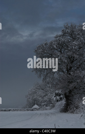 -Schnee in Tadley, Hampshire. Vereinigtes Königreich. Fotos während der verschiedenen Zeiten des Tages, zeigt die ländliche Landschaft. Stockfoto