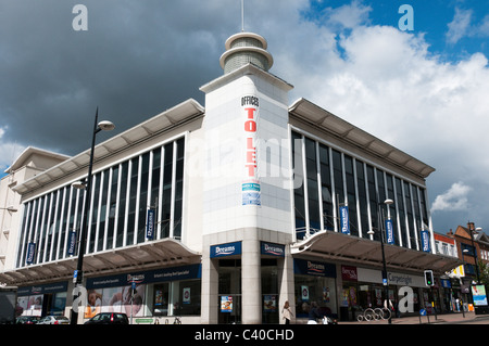 Büros, über 'Dreams' Schlafzimmermöbel lassen speichern in Bromley, Südlondon. Stockfoto