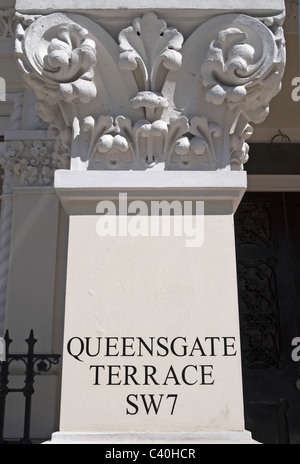 Queensgate Terrasse sw7, eine falsche Adresse geschrieben auf eine Gebäude-Fassade auf Queens Gate Terrasse, London, england Stockfoto