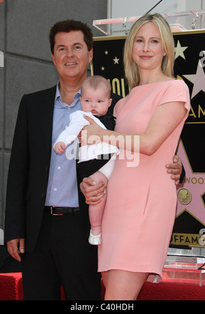 SIMON FULLER NATALIE SWANSTON TOCHTER SIMON FULLER STERN AUF DEM HOLLYWOOD WALK OF FAME HOLLYWOOD LOS ANGELES KALIFORNIEN 23 Stockfoto