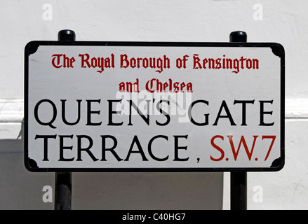 Straßenname Zeichen für Queens Gate Terrasse, im Stadtteil Kesnington und Chelsea, London, england Stockfoto