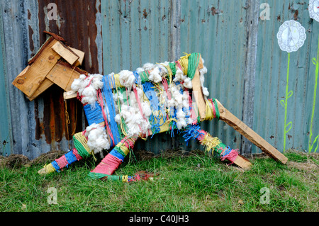 Schafe zu recyceln Skulptur Modell zu Hause gemacht Stockfoto