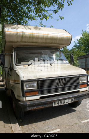 London, Kings Cross, 23 Jahre alt, schmutzig verfallenen Highwayman Fiat Ducato Wohnmobil, Wohnmobil oder Wohnwagen mit aktuellen steuerlichen Stockfoto