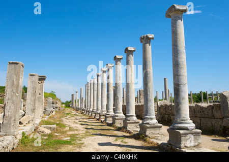 Türkisch, Riviera, Ausgrabungen, Perge, Antalya, türkische Riviera, Türkei, Ruinen, Spalten Stockfoto