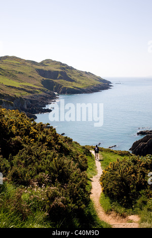 Einsame Wanderer auf der South West Coast Path in Richtung Morte Point in der Nähe von Woolacombe in Devon Stockfoto