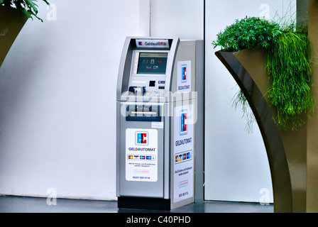 ATM Kasse Maschine im Einkaufszentrum MyZeil Frankfurt am Main, Deutschland Stockfoto