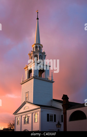 Diese Unitarian Universalist Kirche in der Innenstadt von Newburyport, MA Stockfoto