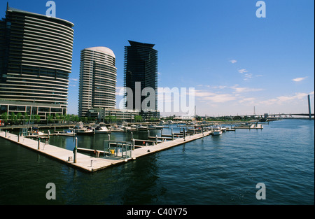 Wohntürme des Yarra Kante auf den Yarra River in den Melbourne Docklands, Victoria, Australien Stockfoto