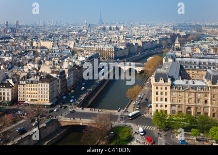 Ansicht von Paris von der Höhe der Notre Dame de Paris. Paris, Frankreich. Stockfoto