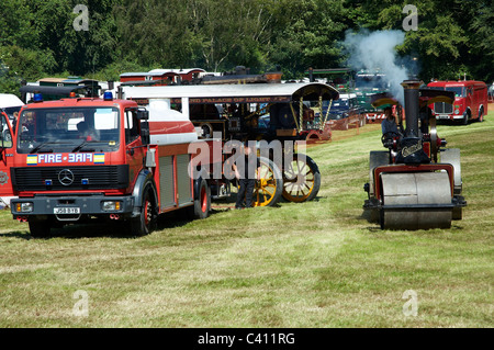 Dampf-Lokomobile, Dampfwalzen und Dampf LKW an der Bill Targett Memorial Dampf und Oldtimer-Rallye 2011. Stockfoto