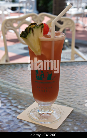 Ein Singapore Sling im berühmten Raffles Hotel in Singapur Asien serviert Stockfoto