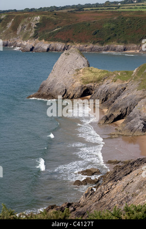 Blick auf Pobbles Strand von Klippe mit Bucht in Southgate, Gower, West Glamorgan, Wales Stockfoto