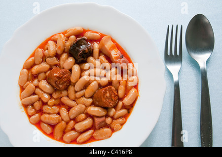 Fabada Asturiana servieren. Asturien, Spanien. Stockfoto