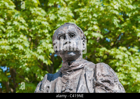 Sir Edward Elgar Statue in der High Street in Worcester. Stockfoto