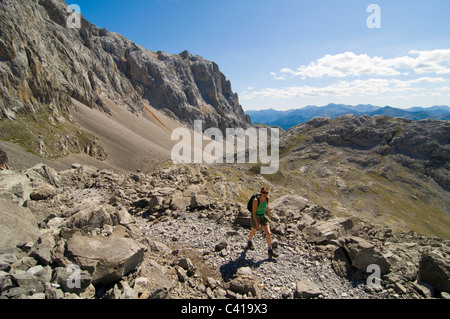 Walker über Fuente De in den Picos de Europa in Asturien Stockfoto