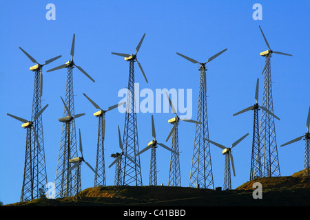 Stromerzeugende Windmühlen Tehachapi, CA Stockfoto