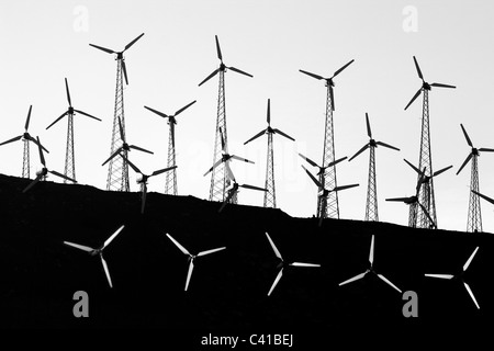 Stromerzeugende Windmühlen Tehachapi, CA Stockfoto