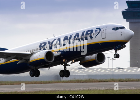 Ryanair Jet Flugzeug vom Flughafen London Stansted nach der Zeile mit der Civil Aviation Authority über den Vulkanstaub ausziehen Stockfoto