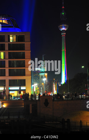 Berliner Fernsehturm, Fernsehturm, Architektur, Detail, Nacht, Berlin, Alexanderplatz, Antenne, Architektur, Attraktion, Berlin Stockfoto