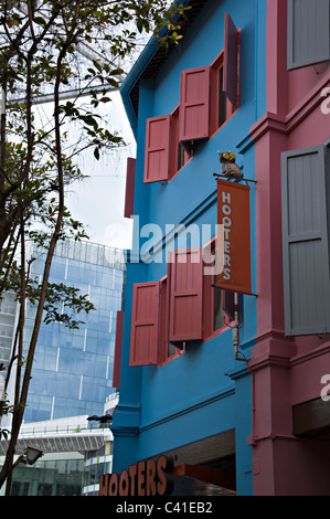 Das attraktive Äußere des Hooters Restaurant in Clarke Quay Singapur Republik Singapur Asien Stockfoto