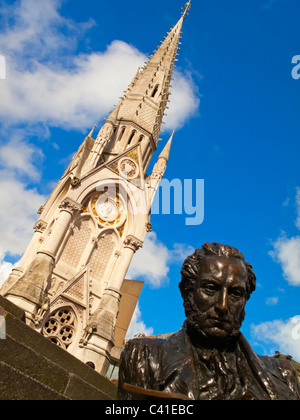 Statue von Thomas Attwood Ökonom und Gründer von The Birmingham Political Union in Chamberlain Quadrat Birmingham England UK Stockfoto