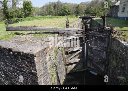 Die stillgelegten Schleusen von der Tennant Kanal bei Aberdulais, Neath, South Wales, UK Stockfoto