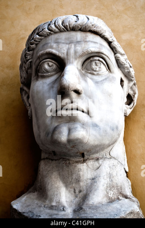 Kapitolinischen Museen Palazzo dei Conservatori-Kopf von Kaiser Constantine-Teil der kolossale steinerne Statue-Rom Italien Stockfoto