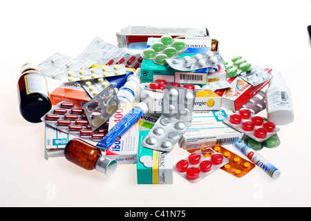 Verschiedene Medikamente in einem privaten Heim Hausapotheke. Medizinische Versorgung. Stockfoto