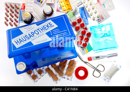 Verschiedene Medikamente in einem privaten Heim Hausapotheke. Medizinische Versorgung. Stockfoto