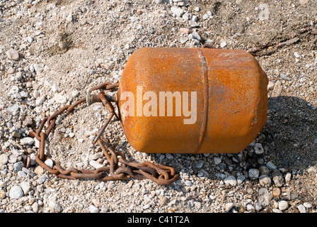 verworfen, Rusty, Gas, Flasche, Zylinder, gewaschen, bis, am Strand, rostig, Kette, Abfall Stockfoto