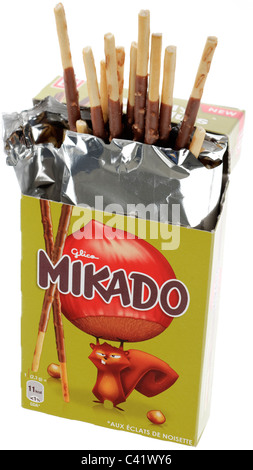 Box neue Glico Mikado völlig Haselnüsse Vollmilchschokolade mit Haselnuss Stücke sticks Stockfoto