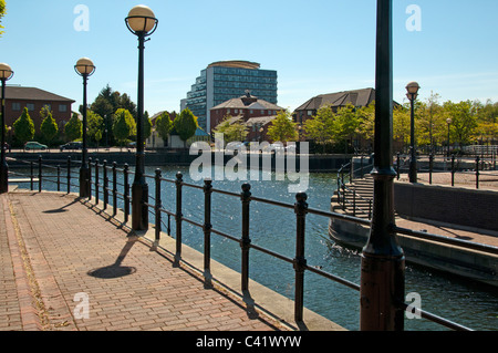 Der Wohnblock Abito über St. Peter Basin, Salford Quays, Manchester, UK Stockfoto