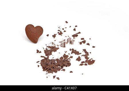 in Form eines Herzens mit Schokolade Späne mit Schokosplittern Stockfoto