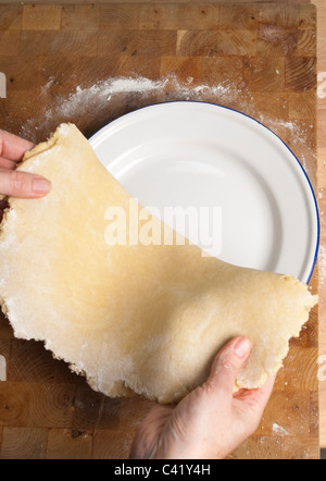 Blind backen UK vorbereiten einen Gebäck Fall Stockfoto