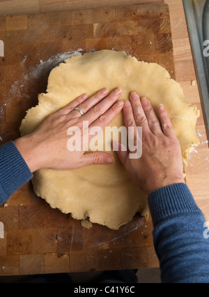 Blind backen UK vorbereiten einen Gebäck Fall Stockfoto