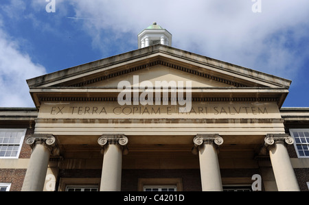 Worthing Rathaus gegen den blauen Himmel, West Sussex England UK Stockfoto