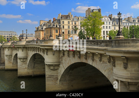 Pont Neuf und Ile De La Cite, Paris, Frankreich. Der Pont Neuf ist die älteste Brücke in Paris im Jahre 1607 fertiggestellt. Stockfoto