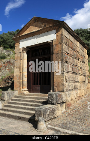 Der Roman Temple (Templo Romano) in Alcantara in der Provinz Extremadura in Spanien. Stockfoto