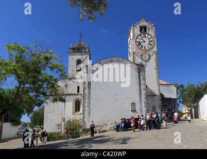 Igreja de Santa Maria do Castelo, Tavira, Portugal. Santa Maria Do Castelo wurde auf dem Gelände einer maurischen Moschee erbaut. Stockfoto