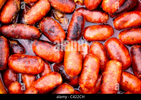 Chorizo rote Würste gebraten in Öl Spanien ungesunde Lebensmittel Stockfoto
