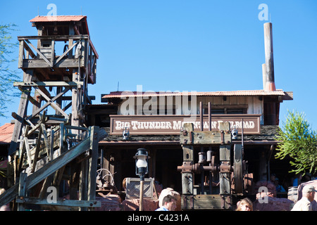 Big Thunder Mountain Railroad Achterbahnfahrt im Magic Kingdom in Disney World, Kissimmee, Florida Stockfoto