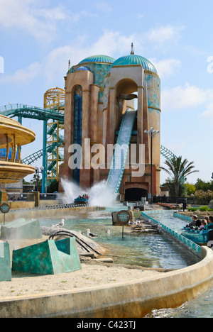 Reise nach Atlantis und eine Wasserung und Kombination Achterbahn fahren im SeaWorld. Stockfoto