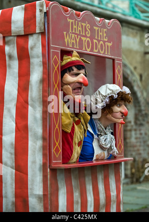 Das ist der Weg, es zu tun. Ein Ablenkungsmanöver zeigen in Brighton durchgeführt Stockfoto