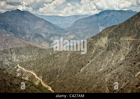 Peru, Leymebamba, Straße nach Cajamarca. Blick von Calla Calla Pass. (3600 m). Stockfoto