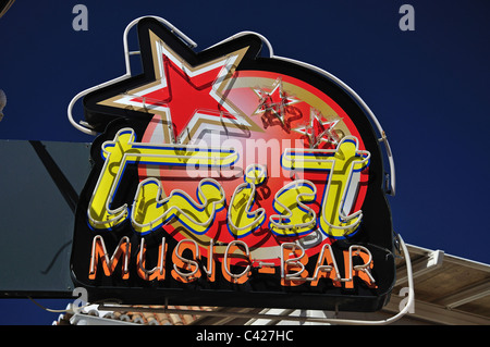 Twist Music Bar, Neonschild, Candido des Reis, Altstadt, Albufeira, Algarve-Region, Portugal Stockfoto