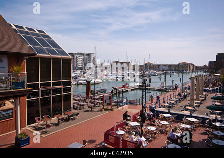 Blick auf das Gewerbegebiet Sovereign Harbour Marina Eastbourne East Sussex England Stockfoto