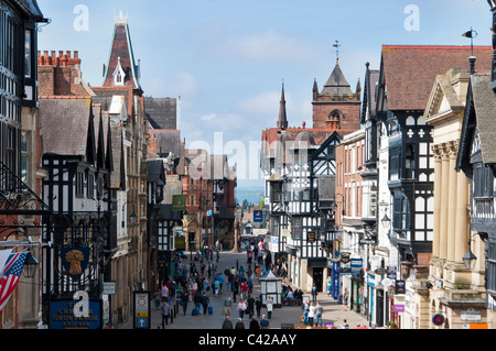 Chester Stadtzentrum, blickte Eastgate Street. Cheshire. UK Stockfoto