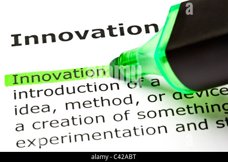 Das Wort fühlte "Innovation" in grün mit hervorgehobenen Filzstift Stockfoto
