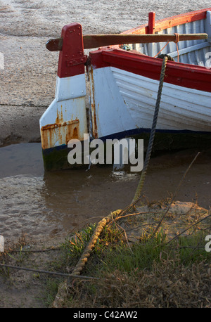 Eine Studie eines Bootes in Dornweiler Creek in North Norfolk, England Stockfoto